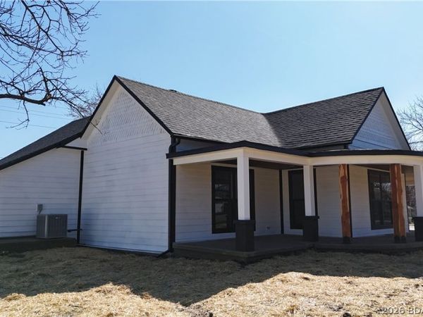 130 Grand Avenue , Eldon, MO 65026