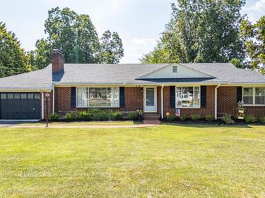 348 N Main St, Amherst, VA 24521