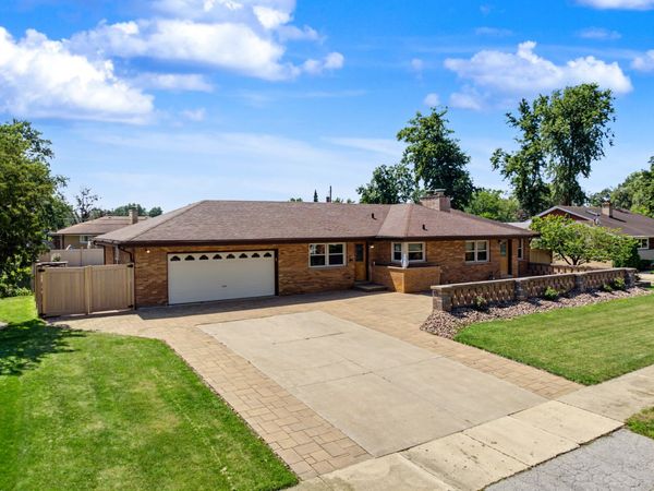 378 Oakwood Drive , Crete, IL 60417