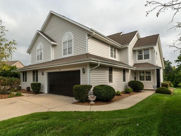 3207 S Ridge Crest COURT, Unit 3205, New Berlin, WI 53151