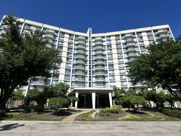 20 N Tower Road , Unit 10M, Oak Brook, IL 60523