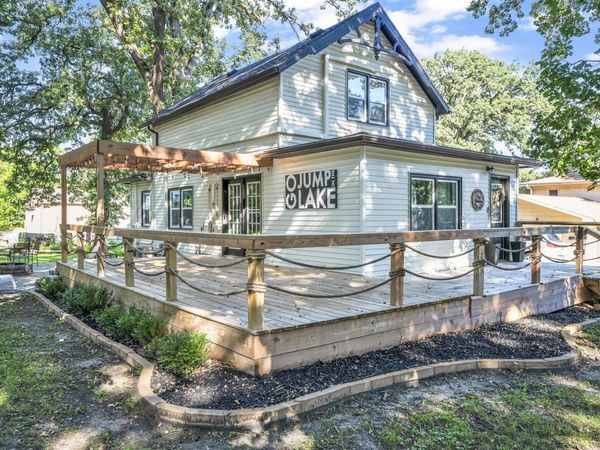1806 Chicago Avenue , Spirit Lake, IA 51360