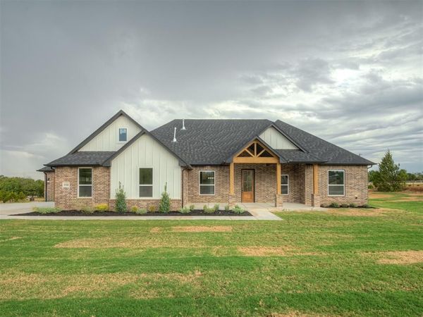 1928 Valerie's Drive, Guthrie, OK 73044