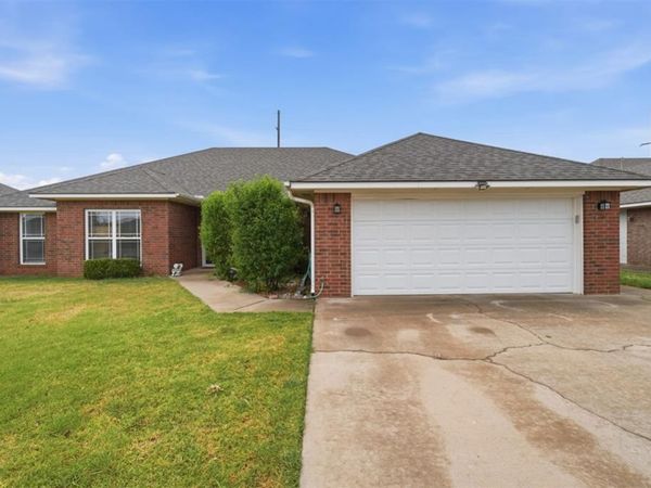 1804 Cougar Circle, Altus, OK 73521
