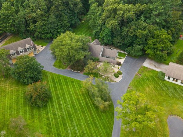 728 Old Suman Road , Valparaiso, IN 46383