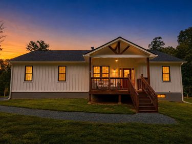 3230 POLECAT CREEK LN, Scottsville, VA 24590