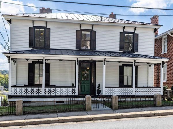 830 BEVERLEY ST W, Unit 2, Staunton, VA 24401