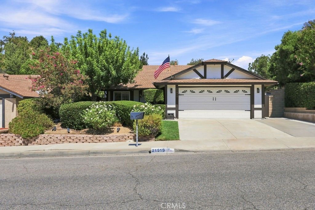 21919 Grovepark, Saugus, CA 91350 Main Photo