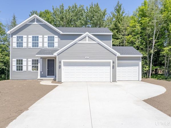 627 Oak Lawn Drive, Hancock, MI 49930