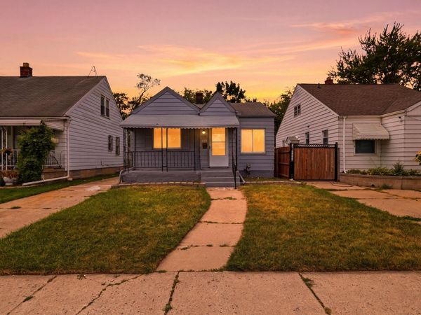 6803 Grandville Avenue, Detroit, MI 48228
