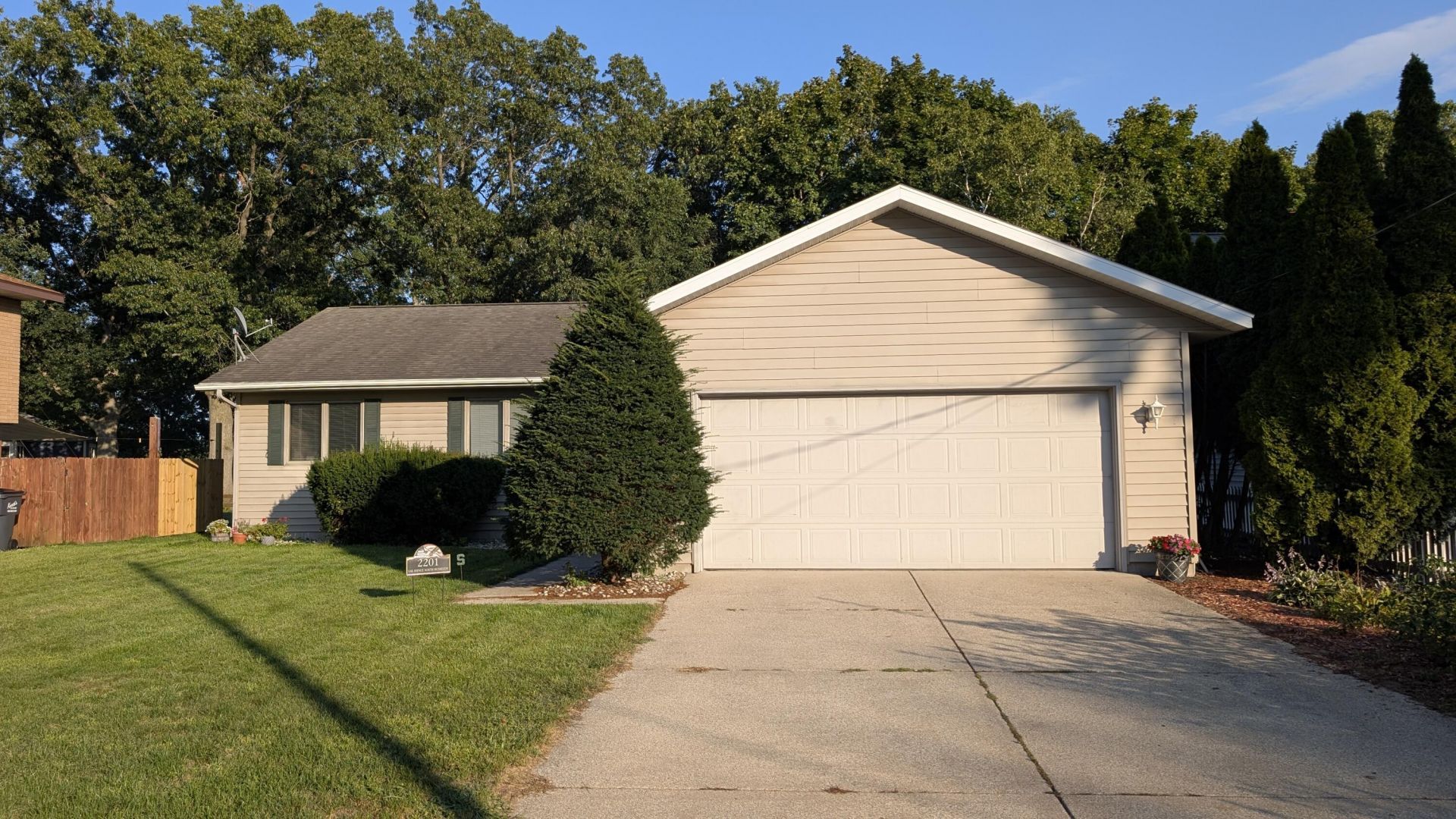 2201 Oak Avenue, Muskegon, MI 49445 Main Photo
