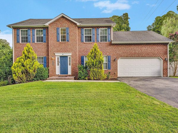 6088 Roselawn RD , Roanoke, VA 24018