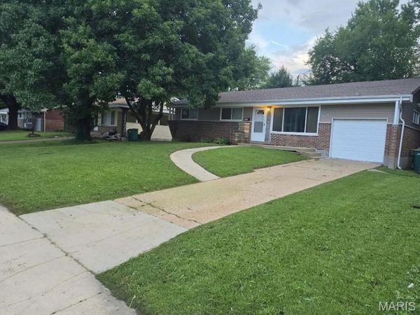 9842 Monarch Drive , St Louis, MO 63136