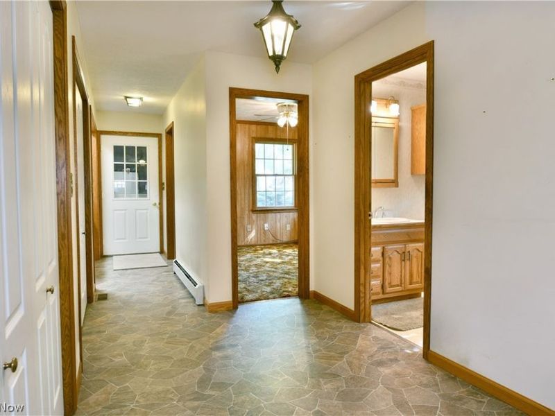 211 Fox Run, Cortland, OH 44410 Photo 11