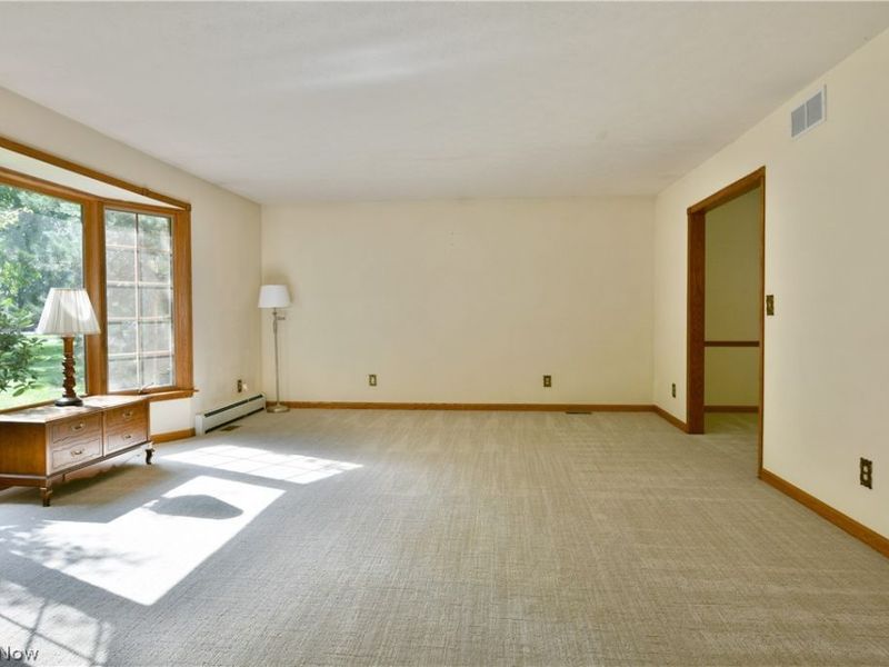 211 Fox Run, Cortland, OH 44410 Photo 12