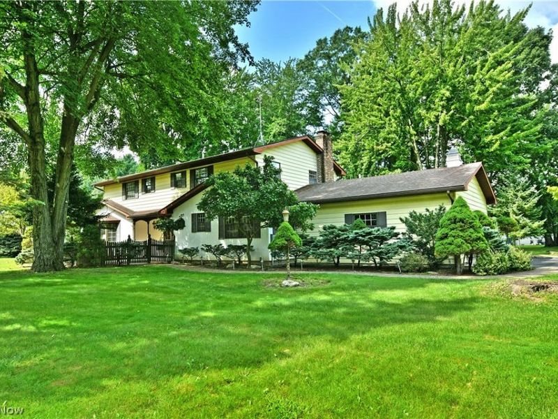 211 Fox Run, Cortland, OH 44410 Photo 2
