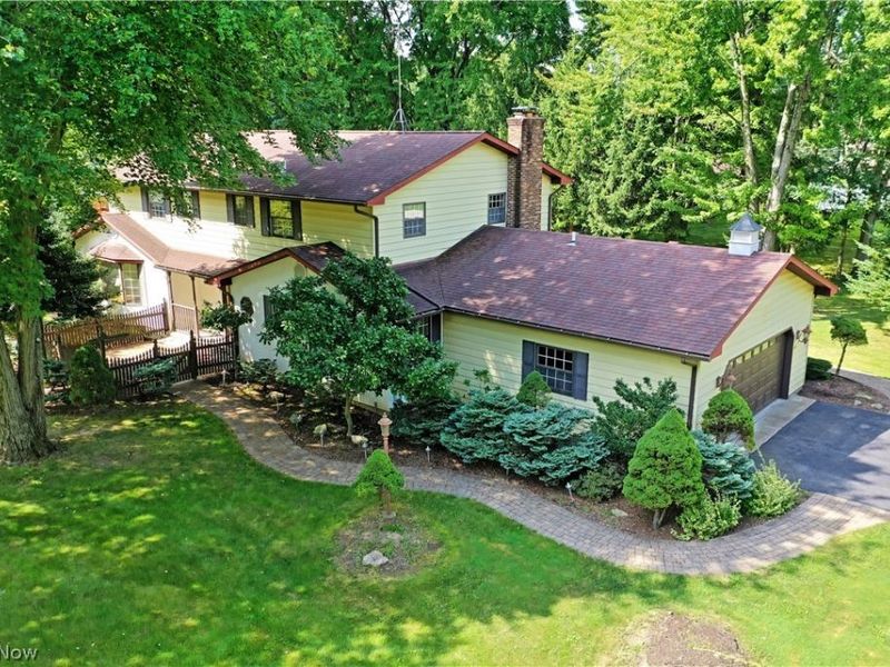 211 Fox Run, Cortland, OH 44410 Photo 3