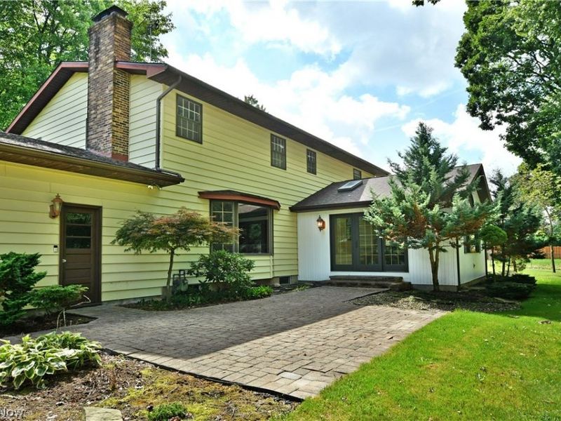 211 Fox Run, Cortland, OH 44410 Photo 5