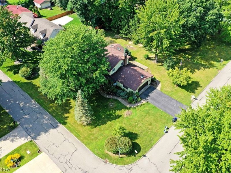 211 Fox Run, Cortland, OH 44410 Photo 6