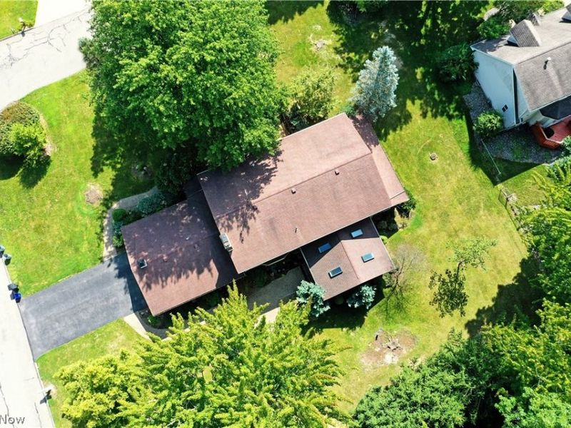 211 Fox Run, Cortland, OH 44410 Photo 7