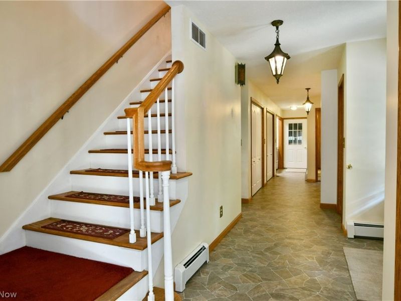 211 Fox Run, Cortland, OH 44410 Photo 9