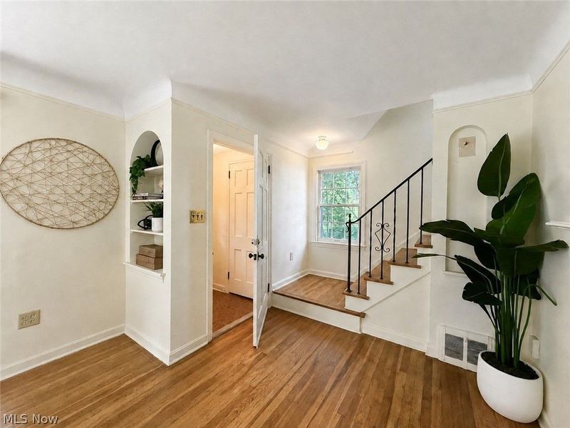 869 Cambridge Road, Cleveland Heights, OH 44121 Photo 3