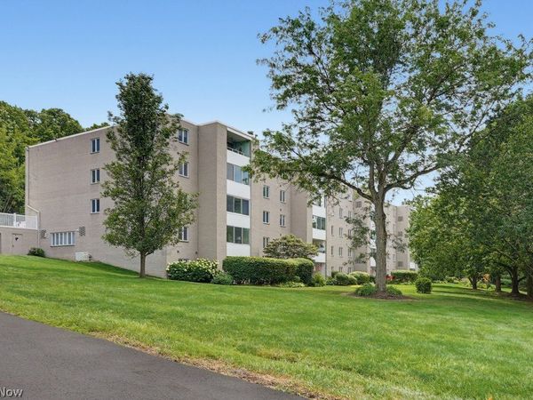 520 Meredith Lane , Unit 406, Cuyahoga Falls, OH 44223
