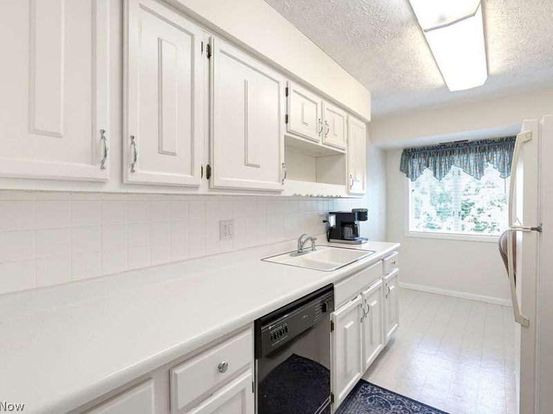 520 Meredith Lane, Unit 406, Cuyahoga Falls, OH 44223 Photo 11