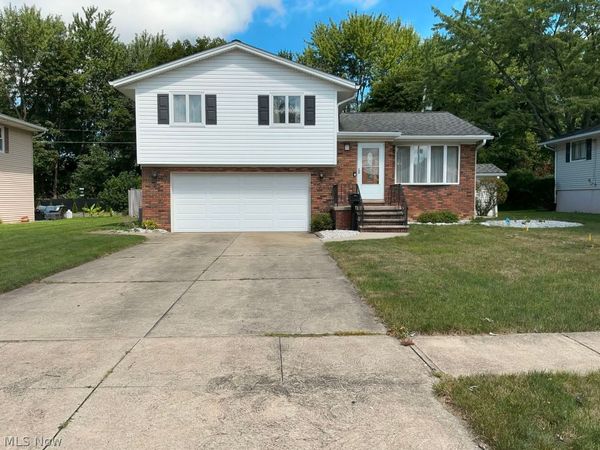 1828 E Skyline Drive , Lorain, OH 44053