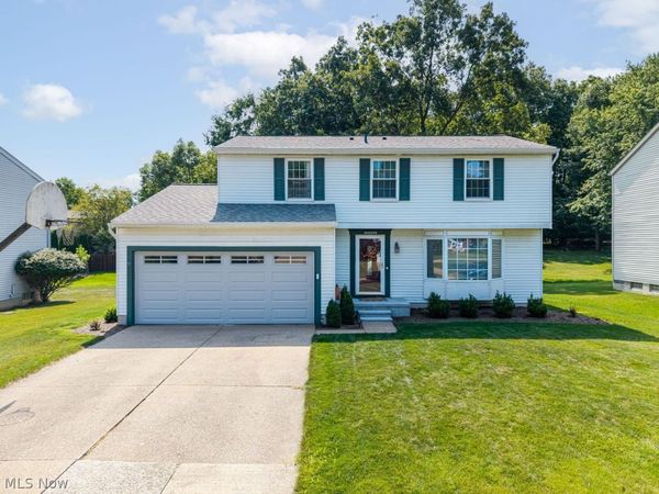 558 Falling Oaks Drive , Medina, OH 44256