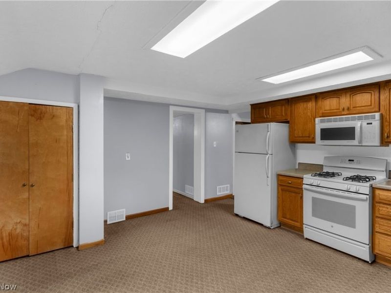 3428 Meadowbrook Drive, Leavittsburg, OH 44430 Photo 11