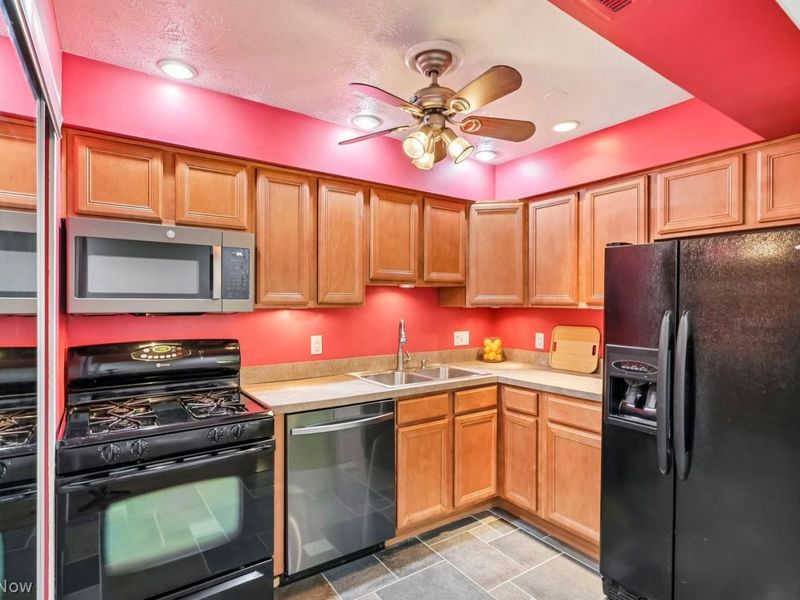 975 canyon view, Unit 107, Sagamore Hills, OH 44067 Photo 13