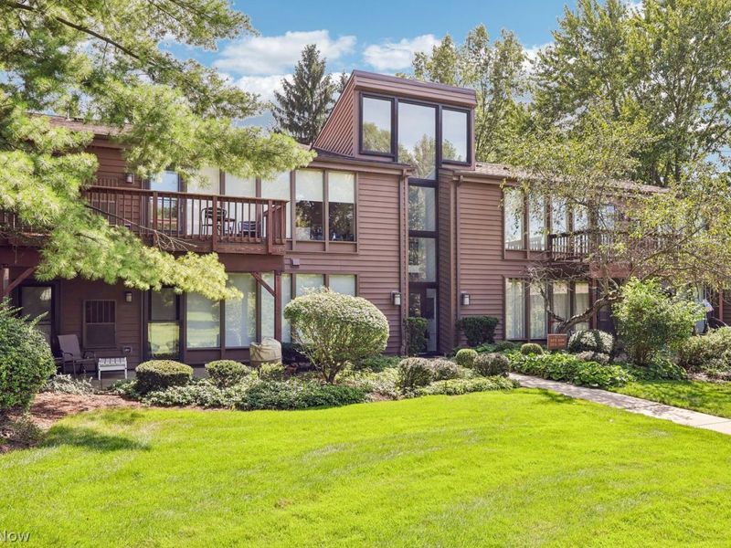 975 canyon view, Unit 107, Sagamore Hills, OH 44067 Photo 3