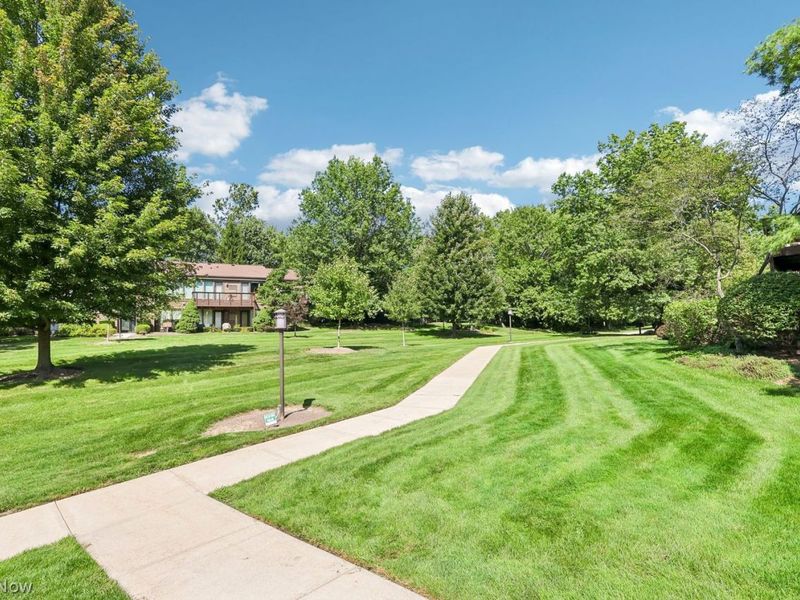 975 canyon view, Unit 107, Sagamore Hills, OH 44067 Photo 4
