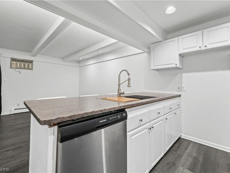 948 Snowfall Spur, Unit B, Akron, OH 44313 Photo 12