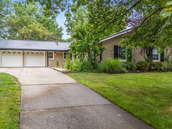 192 Greenbriar Drive , Aurora, OH 44202