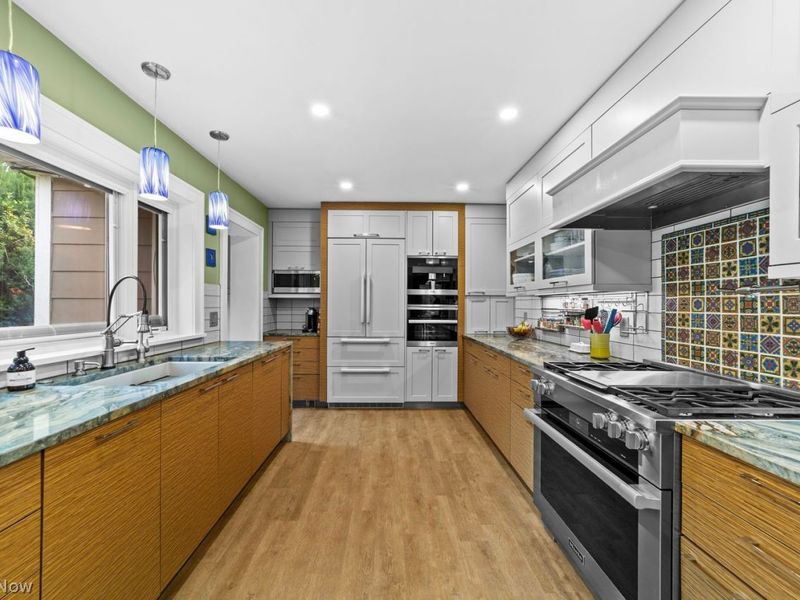 2355 Riverside Drive, Lakewood, OH 44107 Photo 8