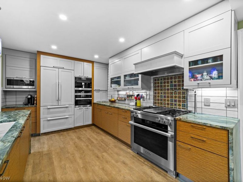 2355 Riverside Drive, Lakewood, OH 44107 Photo 9