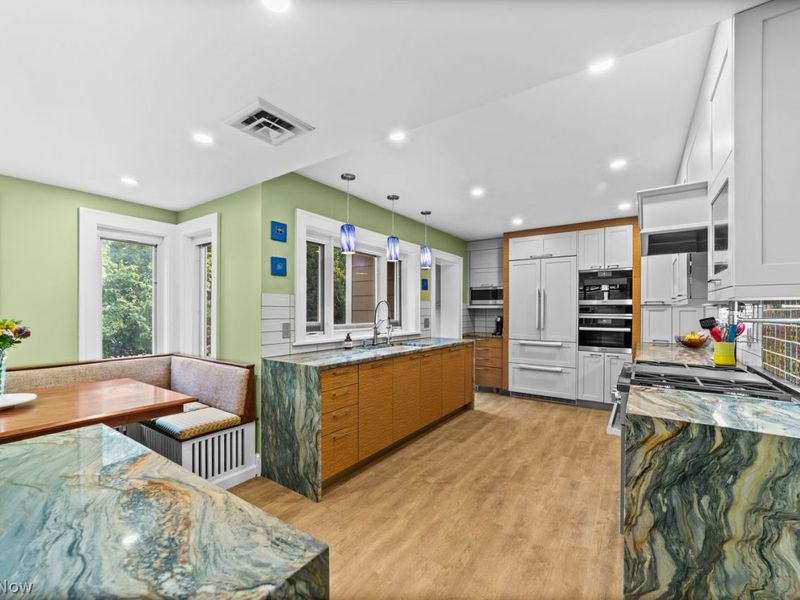 2355 Riverside Drive, Lakewood, OH 44107 Photo 10