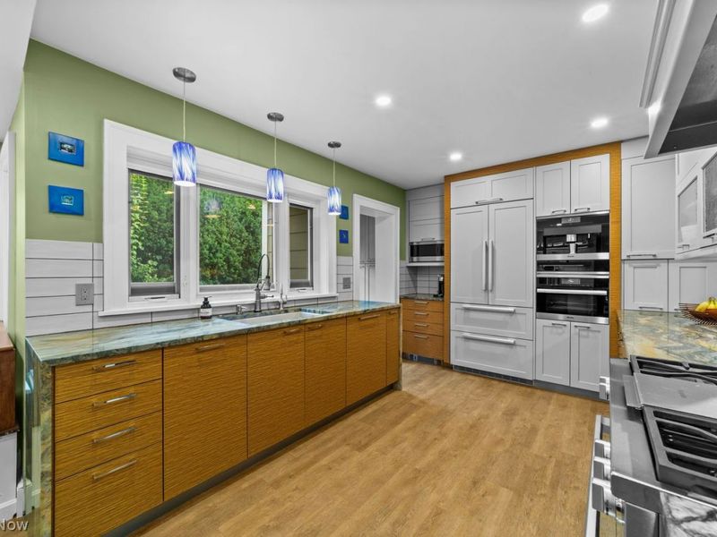 2355 Riverside Drive, Lakewood, OH 44107 Photo 11