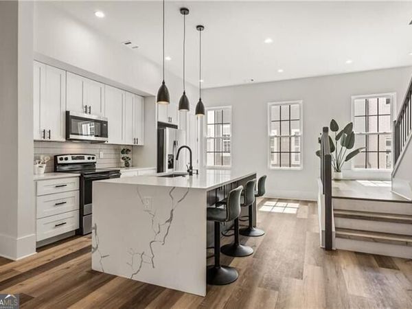 3165 Dogwood Drive, Unit 104, Hapeville, GA 30354