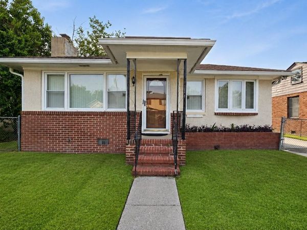 916 Carver Street , Savannah, GA 31415