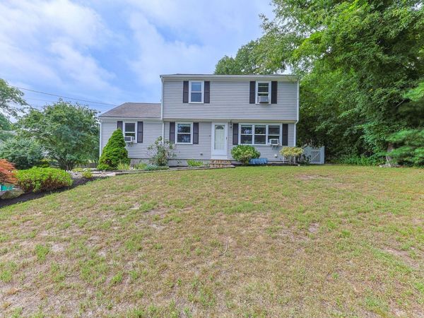 33 Lakefield Rd, Yarmouth, MA 02664
