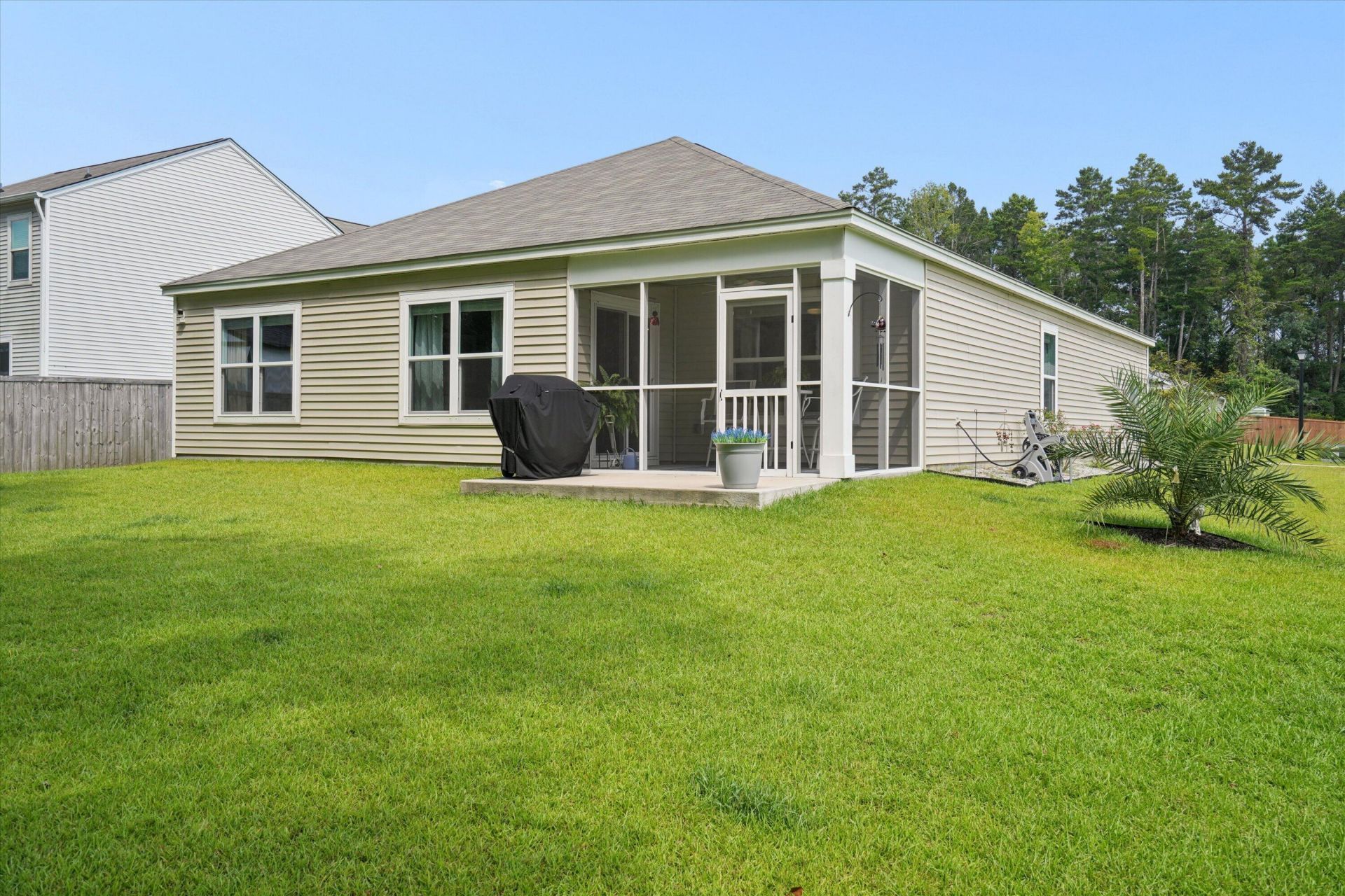 385 Spruce Ivy Street Photo 15