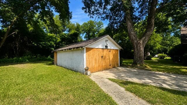 214 Corina Street Photo 17