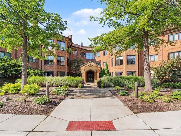 2115 Nature Cove Court, Unit 203, Ann Arbor, MI 48104