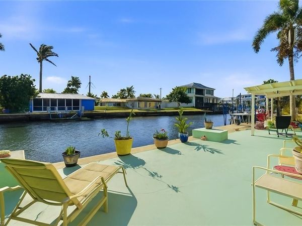 2607 Bayshore DR, MATLACHA, FL 33993