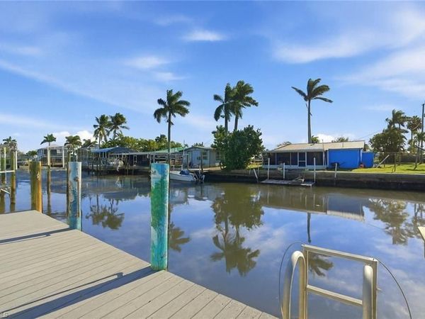 2607 Bayshore DR, MATLACHA, FL 33993