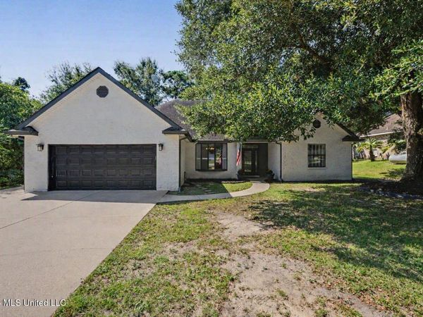 5562 E Diamondhead Drive, Diamondhead, MS 39525