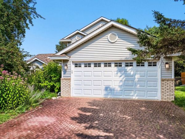 1119 Bonnieview Drive, Woodbury, MN 55129